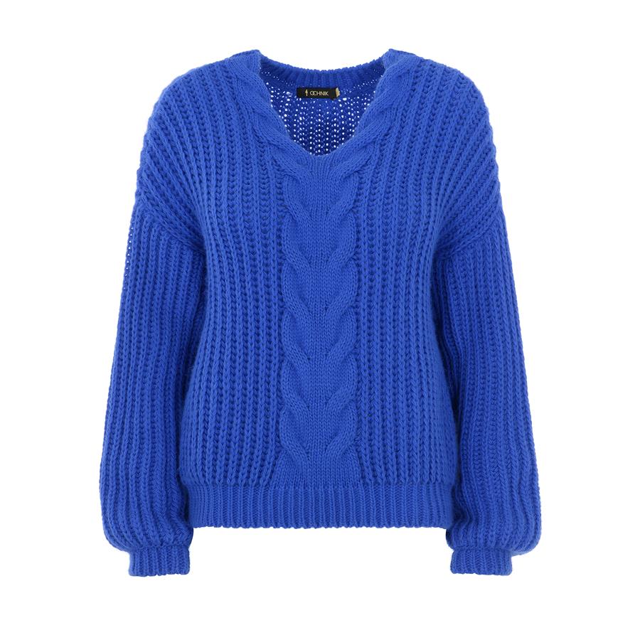 Top 10 oversize’owych swetrów dla 50-latek, w których będą wyglądać obłędnie!