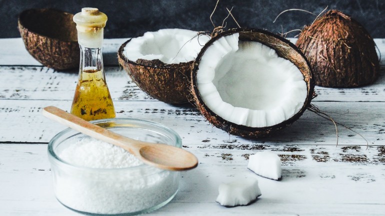 Olej kokosowy na zmarszczki – czy to działa?