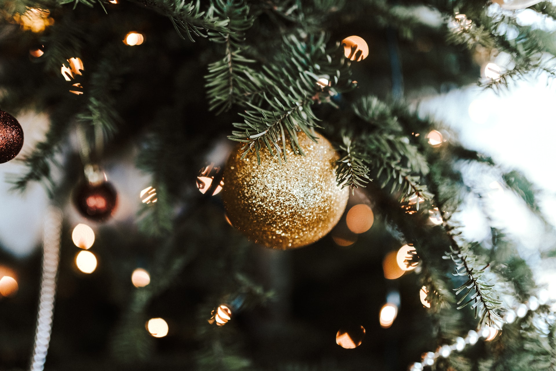 Stylowe ozdoby świąteczne – co zrobić, aby uniknąć kiczu?