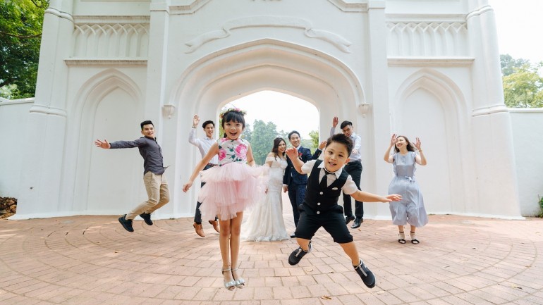 Strój na wesele – sukienka czy garnitur damski?
