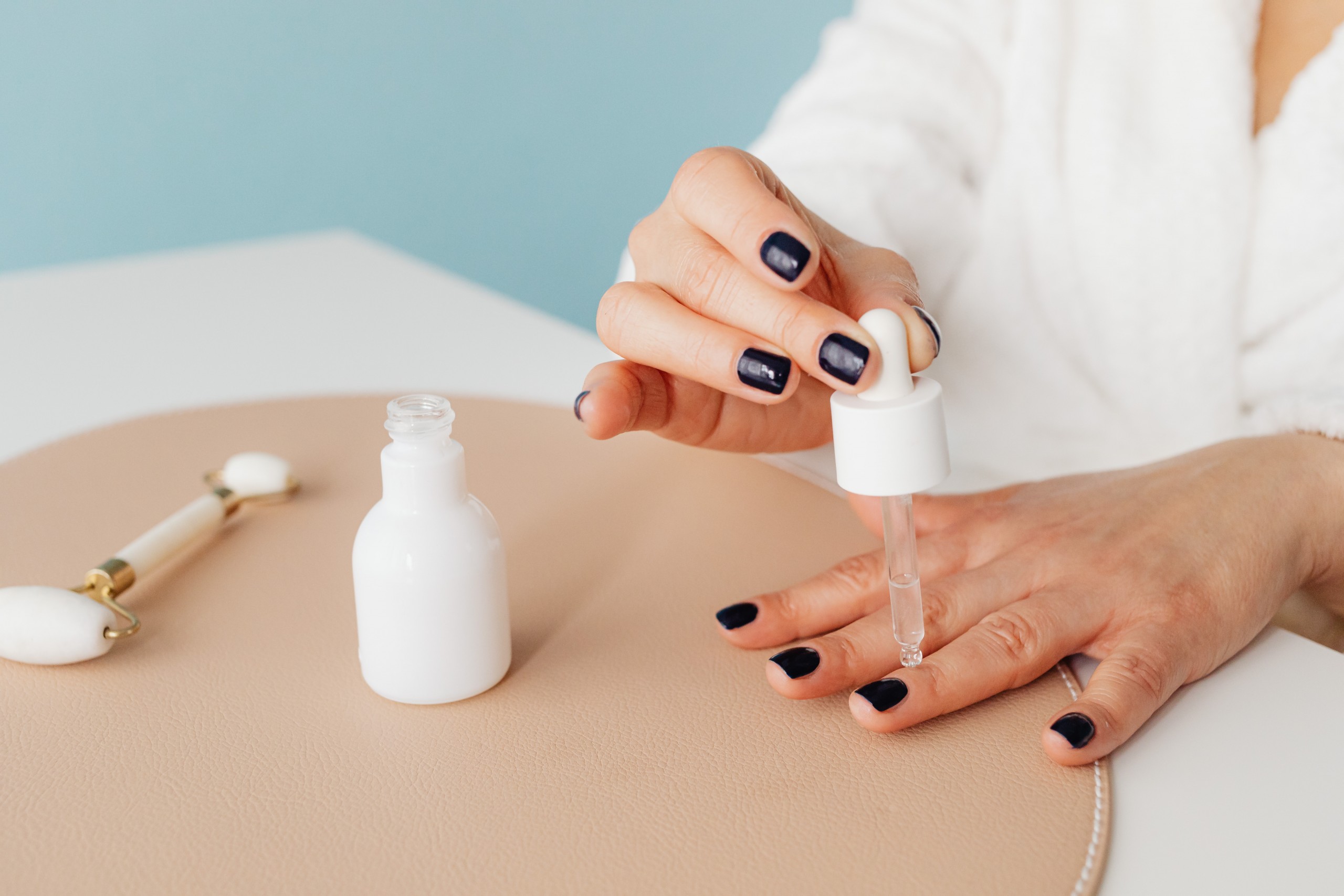 Derma roller i frezarka do paznokci – niezbędne narzędzia w Twoim salonie kosmetycznym
