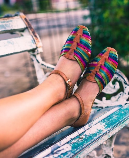 Sandały damskie – jakie można spotkać ich typy?