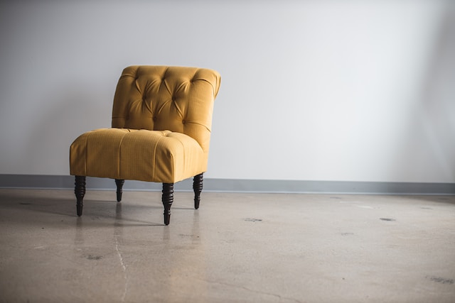 Wygoda i elegancja, czyli coś, co wyróżnia fotele vintage. Poznaj ich zalety!