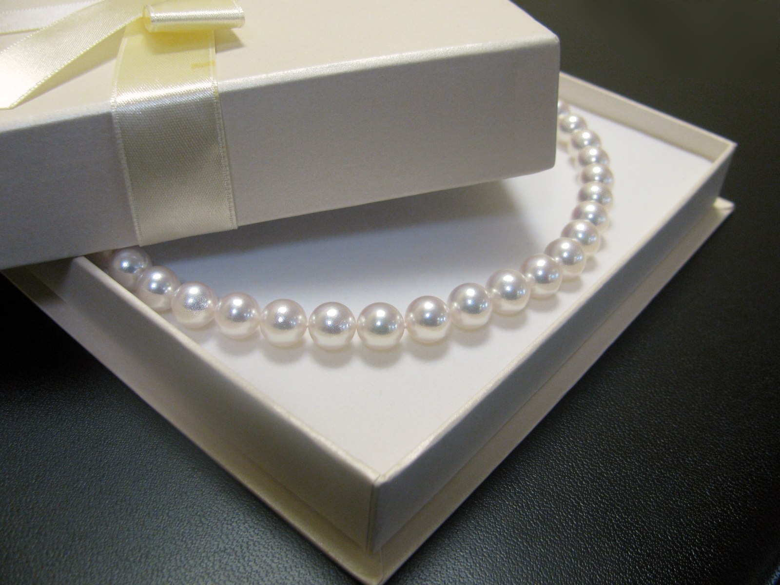 Najmodniejsza biżuteria: perły zwyciężają w roku 2023
