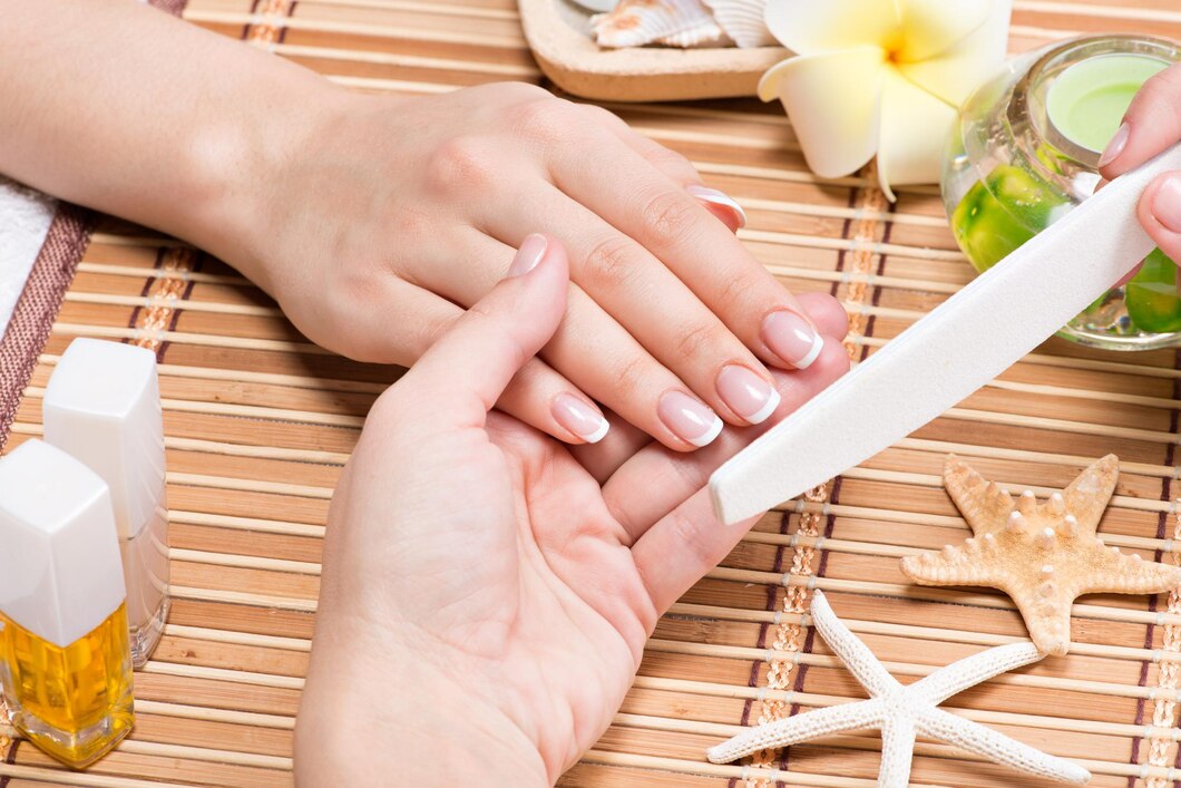 Czy warto zainwestować w pielęgnację paznokci przy użyciu naturalnych olejków?